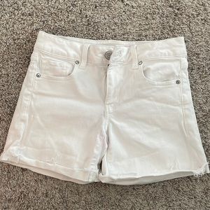 White American Eagle shorts